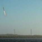 The SpaceX Starship rocket's Super Heavy booster lands as seen from South Padre Island near Brownsville, Texas, U.S. January 16, 2025. REUTERS/Gabriel V. Cardenas.