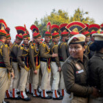 Police personnel stand in a queue for refreshment during a rehearsal for the upcoming Republic Day parade in New Delhi, India, January 20, 2025. REUTERS/Adnan Abidi