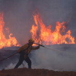 A crew battles the fire as the Hughes Fire burns in Castaic Lake, California, U.S. January 22, 2025. REUTERS/David Swanson