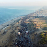 A drone view shows Palestinians, who were displaced to the south at Israel's order during the war, making their way back to their homes in northern Gaza, amid a ceasefire between Israel and Hamas, in the central Gaza Strip, January 27, 2025. REUTERS/Mohammed Salem