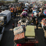 Palestinians gather as they wait to be allowed to return to their homes in northern Gaza by vehicles through Salahudeen road after they were displaced to the south at Israel's order during the war, amid a ceasefire between Israel and Hamas, in the central Gaza Strip, January 27, 2025. REUTERS/Hatem Khaled