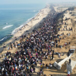 A drone view shows Palestinians, who were displaced to the south at Israel's order during the war, making their way back to their homes in northern Gaza, amid a ceasefire between Israel and Hamas, in the central Gaza Strip, January 27, 2025. REUTERS/Mohammed Salem