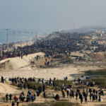 Palestinians, who were displaced to the south at Israel's order during the war, make their way back to their homes in northern Gaza, amid a ceasefire between Israel and Hamas, in the central Gaza Strip, January 27, 2025. REUTERS/Ramadan Abed
