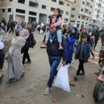 Palestinians, who were displaced to the south at Israel's order during the war, make their way as they return to their homes in the northern Gaza, amid a ceasefire between Israel and Hamas, in Gaza City, January 27, 2025. REUTERS/Dawoud Abu Alkas
