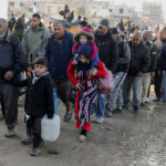 Palestinians, who were displaced to the south at Israel's order during the war, make their way on foot as they return to their homes in the northern Gaza, amid a ceasefire between Israel and Hamas, in Gaza City, January 27, 2025. REUTERS/Dawoud Abu Alkas