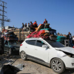 Palestinians, who were displaced to the south at Israel's order during the war, wait to head back to their homes in northern Gaza by vehicle through Salahudeen Road, amid a ceasefire between Israel and Hamas, in the central Gaza Strip, January 27, 2025. REUTERS/Hatem Khaled