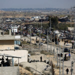 Palestinians, who were displaced to the south at Israel's order during the war, wait to head back to their homes in northern Gaza by vehicle through Salahudeen Road, amid a ceasefire between Israel and Hamas, in the central Gaza Strip, January 27, 2025. REUTERS/Hatem Khaled