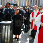 Faithful watch as the coffin of Pope Francis arrives on the day of the funeral Mass in St. Peter's Square, at the Vatican, April 26, 2025. REUTERS/Kevin Coombs