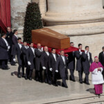 Pallbearers carry the coffin of Pope Francis, at the Vatican, April 26, 2025. REUTERS/Remo Casilli