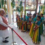 Members of Indian community in Thailand extend a warm welcome to PM Modi upon his arrival