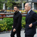 Canadian Prime Minister Mark Carney walks with Ukrainian President Volodymyr Zelenskiy during the G7 Leaders' Summit in Kananaskis, in Alberta, Canada, June 17, 2025. REUTERS/Suzanne Plunkett/Pool