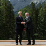 Canadian Prime Minister Mark Carney and Brazil's President Luiz Inacio Lula da Silva shake hands as thet pose for a photo during the G7 Leaders' Summit in Kananaskis, in Alberta, Canada, June 17, 2025. REUTERS/Amber Bracken