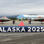 Air Force One with U.S. President Donald Trump onboard, waits on the tarmac at Joint Base Elmendorf-Richardson, ahead of a meeting with Russian President Vladimir Putin to negotiate for an end to the war in Ukraine, in Anchorage, Alaska, U.S., August 15, 2025. REUTERS/Kevin Lamarque