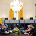 U.S. President Donald Trump meets Ukrainian President Volodymyr Zelenskiy, German Chancellor Friedrich Merz, French President Emmanuel Macron, British Prime Minister Keir Starmer, Italian Prime Minister Giorgia Meloni, Finland's President Alexander Stubb, NATO Secretary General Mark Rutte and European Commission President Ursula von der Leyen amid negotiations to end the Russian war in Ukraine, at the White House in Washington, D.C., U.S., August 18, 2025. REUTERS/Alexander Drago