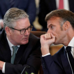 French President Emmanuel Macron and British Prime Minister Keir Starmer speak during a meeting with U.S. President Donald Trump (not pictured), Ukrainian President Volodymyr Zelenskiy (not pictured) and European leaders amid negotiations to end the Russian war in Ukraine, at the White House in Washington, D.C., U.S., August 18, 2025. REUTERS/Alexander Drago