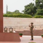 New Delhi: Lieutenant General Simon Stuart, Chief of Army, Australian Army, paid tributes to the Bravehearts by laying a wreath at National War Memorial