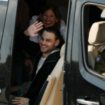 Released hostage Alon Ohel, who was kidnapped during the deadly October 7, 2023 attack by Hamas and taken to Gaza, gestures upon arrival at Rabin Medical Center-Beilinson Hospital, amid a hostages-prisoners swap and a ceasefire deal between Israel and Hamas in Gaza, in Petah Tikva, Israel October 13, 2025. REUTERS/Stoyan Nenov