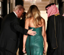 U.S. President Donald Trump and first lady Melania Trump welcome Saudi Crown Prince Mohammed bin Salman for a dinner at the White House in Washington, November 18, 2025. REUTERS/Kevin Lamarque