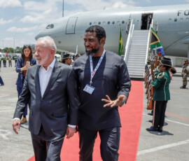 Brazil's President Luiz Inacio Lula da Silva is welcomed by South Africa's Higher Education Minister Buti Manamela upon his arrival at the OR Tambo International Airport in Ekurhuleni, South Africa, on November 21, 2025 ahead of the G20 leader's Summit. MARCO LONGARI/Pool via REUTERS