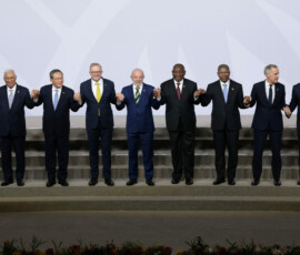 European Commission President Ursula von der Leyen, European Council President Antonio Costa, Chinese Premier Li Qiang, Australia's Prime Minister Anthony Albanese, Brazil's President Luiz Inacio Lula da Silva, South Africa's President Cyril Ramaphosa, Chairperson of the African Union and Angola's President Joao Lourenco, Canada's Prime Minister Mark Carney, France's President Emmanuel Macron, and Germany's Chancellor Friedrich Merz pose for a family photo on the first day of the G20 Leaders' Summit at the Nasrec Expo Centre in Johannesburg, South Africa, November 22, 2025. REUTERS/Yves Herman/Pool