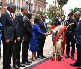 President Droupadi Murmu was received by President João Manuel Gonçalves Lourenço of Angola at the Presidential Palace, Luanda, Angola