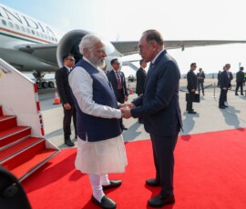 PM Narendra Modi landed in Kuala Lumpur where he was welcomed by the Prime Minister of Malaysia Anwar Ibrahim at the airport