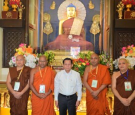 Myanmar President U Min Aung Hlaing offered prayers at the sacred Mahabodhi temple