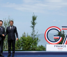 French President Emmanuel Macron welcomes South Korea's President Lee Jae Myung during the G7 summit, in Evian-les-Bains, France, June 16, 2026. REUTERS/Christian Hartmann