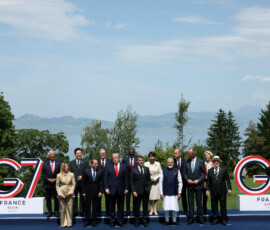 U.S. President Donald Trump, French President Emmanuel Macron, Canadian Prime Minister Mark Carney, Italian Prime Minister Giorgia Meloni, Japanese Prime Minister Sanae Takaichi, European Commission President Ursula von der Leyen, European Council President Antonio Costa, German Chancellor Friedrich Merz, Egyptian President Abdel Fattah al-Sisi, South Korea's President Lee Jae Myung, India's Prime Minister Narendra Modi, Brazilian President Luiz Inacio Lula da Silva, Kenya's President William Ruto and British Prime Minister Keir Starmer pose for a family photo during the G7 summit, in Evian-les-Bains, France, June 16, 2026. REUTERS/Isabel Infantes/Pool