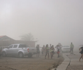 People run to take cover during an earthquake, in La Guaira, Venezuela, June 24, 2026. REUTERS/Maxwell Briceno