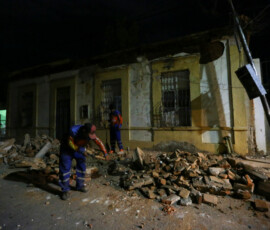 People remove rubble from a damaged house after a strong earthquake, in Valencia, Venezuela, June 24, 2026. REUTERS/Juan Carlos Hernandez