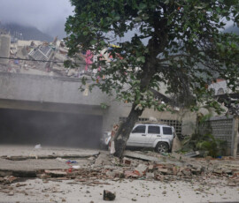 Debris of a collapsed building lies after an earthquake, in La Guaira, Venezuela, June 24, 2026. REUTERS/Maxwell Briceno