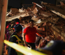 A person inspects the site of a collapsed building after an earthquake in Caracas, Venezuela, June 24, 2026. REUTERS/Leonardo Fernandez Viloria