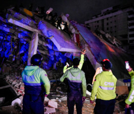 Emergency workers at a damaged building after an earthquake, in La Guaira, Venezuela, June 24, 2026. REUTERS/Maxwell Briceno
