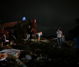 Residents search for victims after earthquakes, in La Guaira, Venezuela, June 24, 2026. REUTERS/Maxwell Briceno