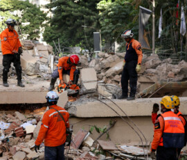 Emergency services work at the site of a collapsed building after earthquakes hit the country, in Caracas, Venezuela, June 25, 2026. REUTERS/Leonardo Fernandez Viloria