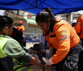 A person receives medical attention in the aftermath of earthquakes in Caracas, Venezuela, June 25, 2026. REUTERS/Leonardo Fernandez Viloria