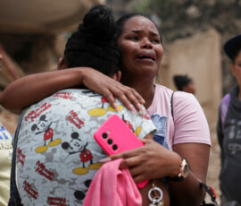 A woman reacts as she thinks a family member is trapped in the rubble, after earthquakes hit the country, in La Guaira, Venezuela, June 25, 2026. REUTERS/Gaby Oraa