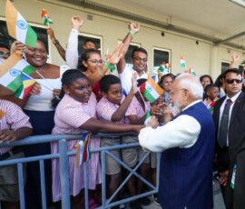 Indian diaspora welcomes PM Modi at the airport in Seychelles.