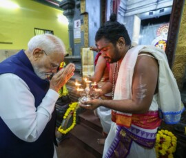 PM Narendra Modi offered prayers at the Arulmigu Navasakthi Vinayagar Temple in Victoria, Seychelles