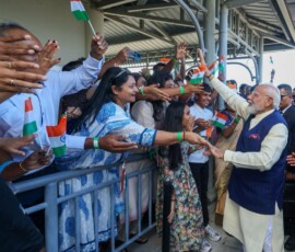 Indian diaspora welcomes PM Modi at the airport in Seychelles.