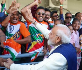 Indian diaspora welcomes PM Modi at the airport in Seychelles.