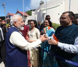 Indian diaspora welcomes PM Modi at the airport in Seychelles.