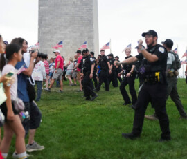 Law enforcement officers ask attendees to evacuate as stormy weather approaches ahead of a Fourth of July rally featuring U.S. President Donald Trump to mark the 250th anniversary of U.S. independence, in Washington, D.C., U.S., July 4, 2026. REUTERS/Nathan Howard