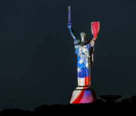The 'Mother of the Motherland' monument is illuminated in the colours of the U.S. flag to mark the 250th anniversary of the United States Declaration of Independence, in Kyiv, Ukraine, July 4, 2026. REUTERS/Valentyn Ogirenko TPX IMAGES OF THE DAY