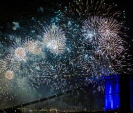 Fireworks explode over the Brooklyn Bridge as the United States celebrates its 250th anniversary on Independence Day in New York City, U.S., July 4, 2026. REUTERS/Angelina Katsanis