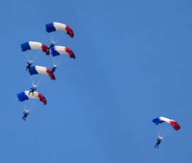 French army paratroopers, equipped with parachutes in the blue, white, and red colors of the French flag, attend a rehearsal prior to the start of the annual Bastille Day military parade on the Place de la Concorde in Paris, France, July 14, 2026. REUTERS/Tom Nicholson