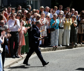 British Prime Minister Keir Starmer walks to the podium to deliver a statement outside 10 Downing Street before resigning and transferring power to Labour leader Andy Burnham, in London, Britain, July 20, 2026. REUTERS/Temilade Adelaja