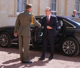 King Charles's Equerry, Major Ben Rigby, greets outgoing British Prime Minister Keir Starmer as he arrives at Buckingham Palace, London, for an audience with King Charles, where he will formally resign as Prime Minister after losing the Labour leadership contest to Andy Burnham, who will become the new Prime Minister. Picture date: Monday July 20, 2026. Aaron Chown/Pool via REUTERS