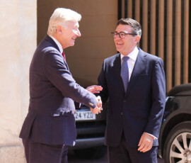 Clive Alderton, Principal Private Secretary to the King and Queen, greets Labour Party leader Andy Burnham as he arrives at Buckingham Palace, London, for an audience with King Charles where he will be invited to become Prime Minister and form a new government. Picture date: Monday July 20, 2026. Aaron Chown/Pool via REUTERS